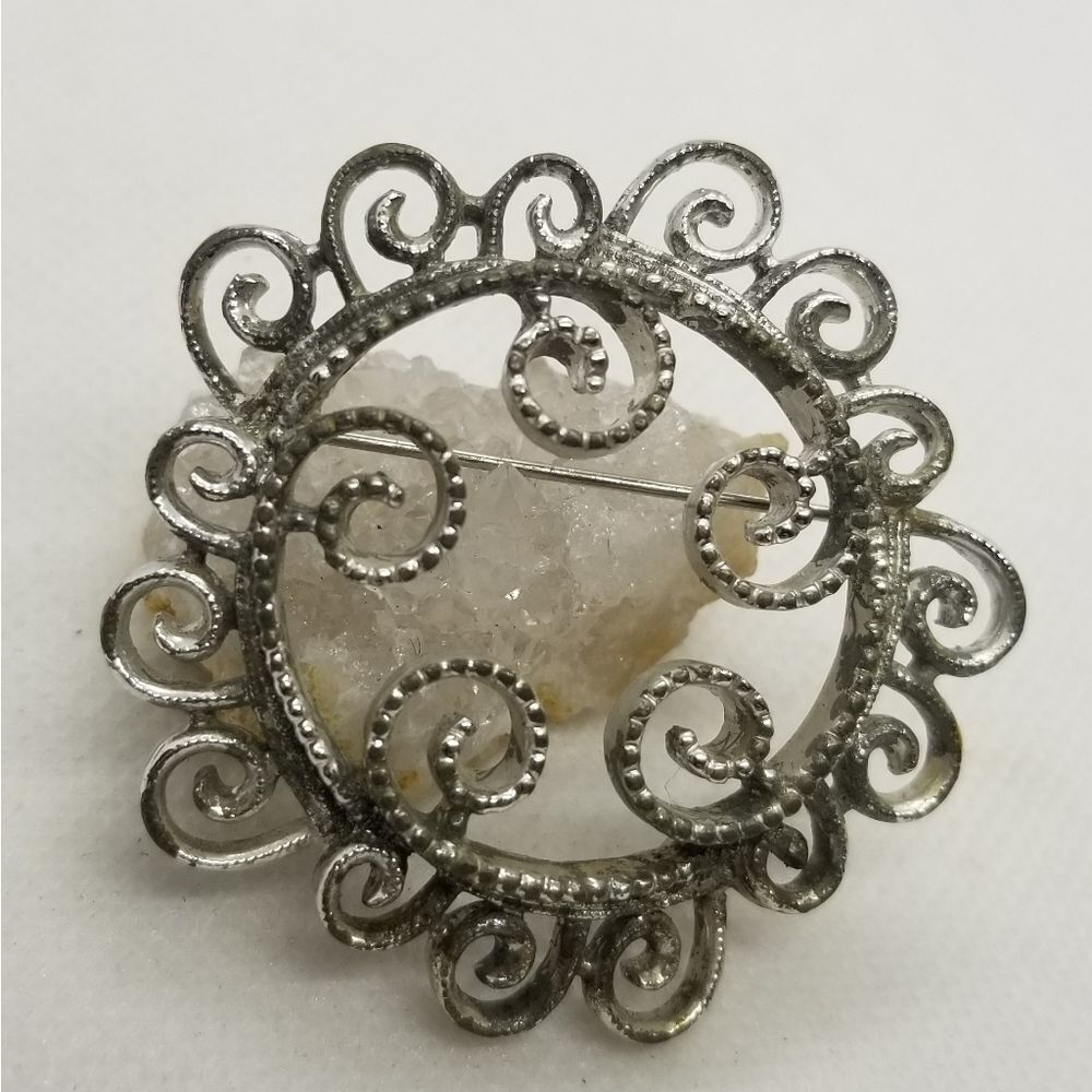 Sarah Coventry vintage Silver‎ filigree framed brooch